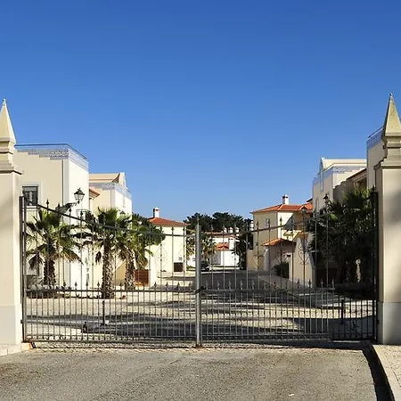 Del Rey Bythe Pools